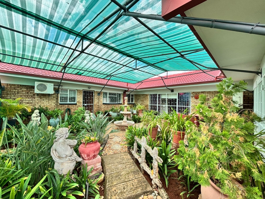 5 Bedroom Property for Sale in Flamwood North West